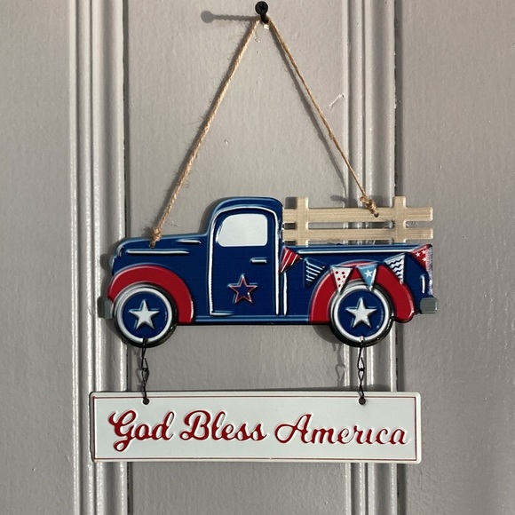 NWT- Blue Patriotic Farmtruck 🇺🇸 - God Bless America- Metal Hanging Decor Sign - Picture 1 of 15